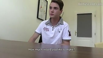 Budak Lelaki Gay Amatur Diwawancarai Dan Diliwat