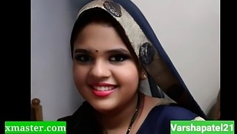 Sexy Indian College Girl Gets Naughty In Viral Video